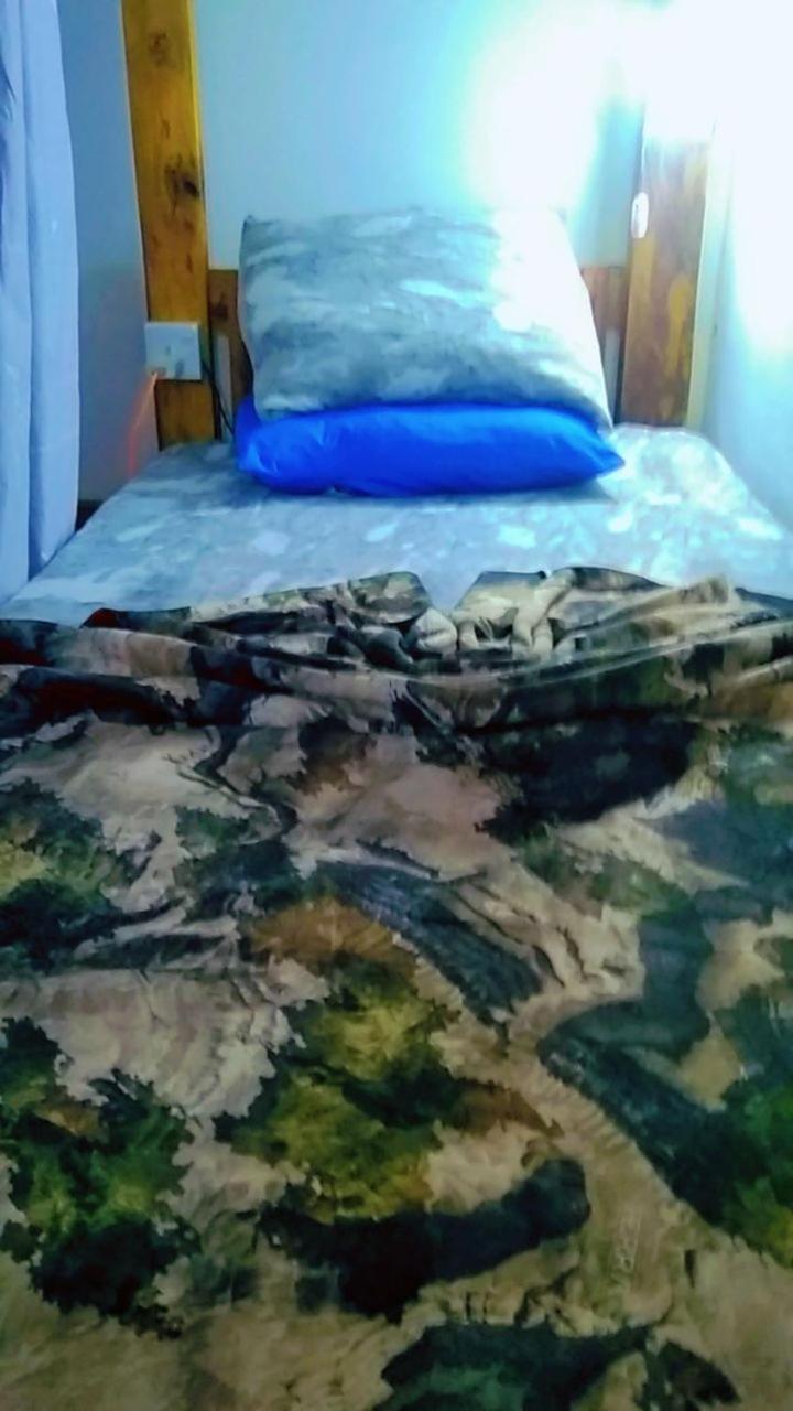Ella Kumi Hostel Bagian luar foto