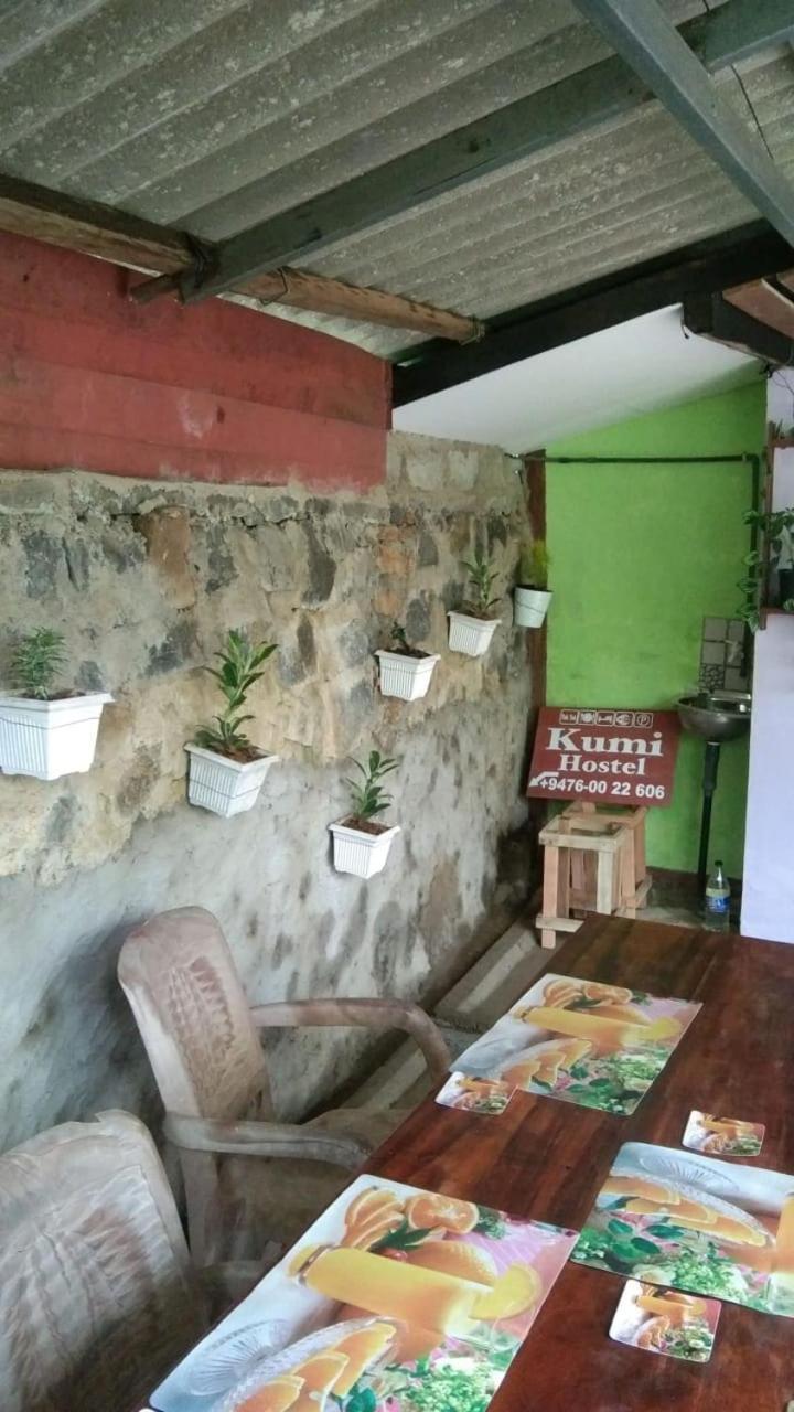Ella Kumi Hostel Bagian luar foto
